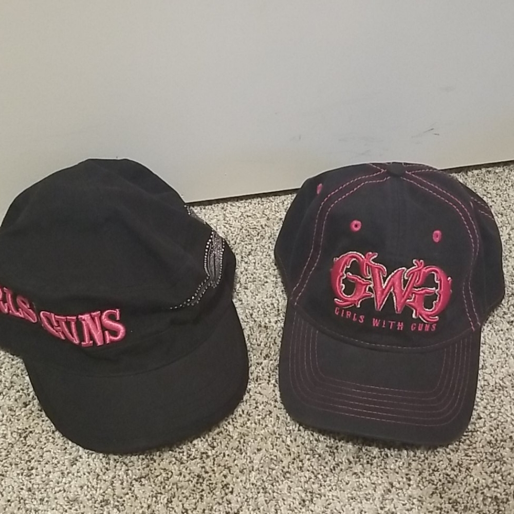 Girls With Guns hat set